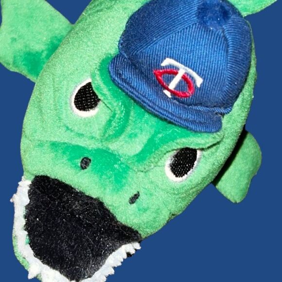 MLB Genuine Merchandise Forever Ollectanle Minnesota Twins Baseball Fish Plush - Picture 2 of 4